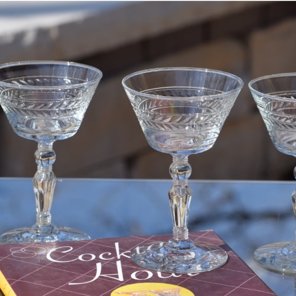10 Vintage Etched 1950s Cocktail Martini ~ Champagne Glasses - Picture 5 of 5